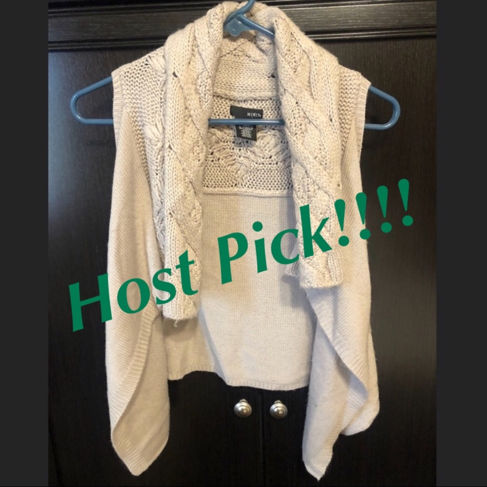 Cozy sweater vest. Host Pick 🎉😍